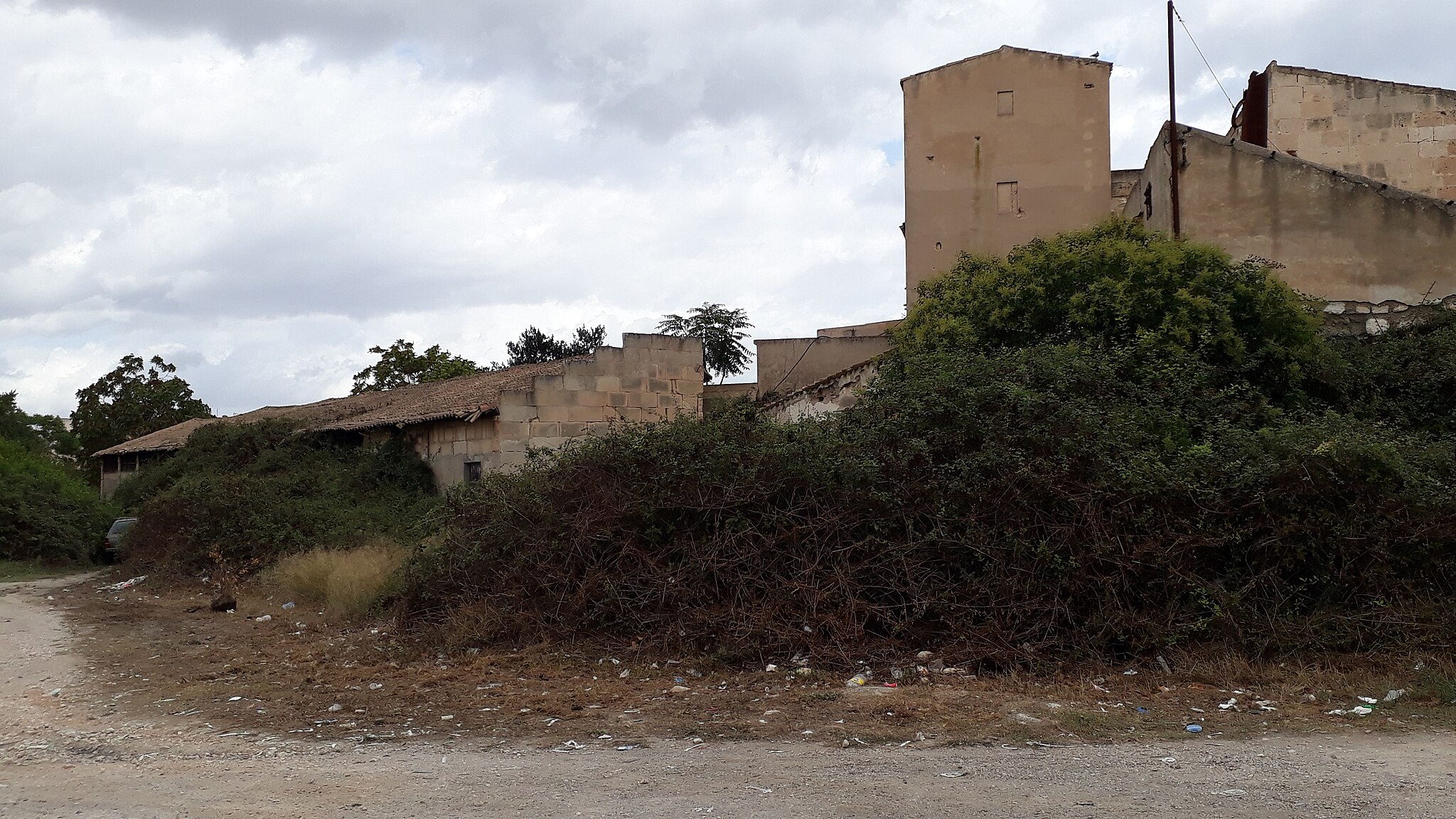 Ruin_near_the_Celler_cooperatiu_de_Felanitx-11